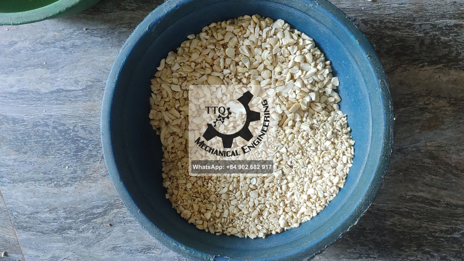 Diced cashew kernel in a basin, two size fractions side by side